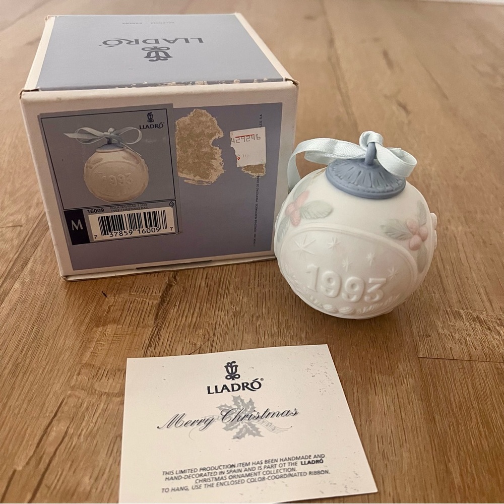 Lladro Bola Navidad 1993 Christmas‎ Holiday Porcelain Ball Ornament 16009 Boxed